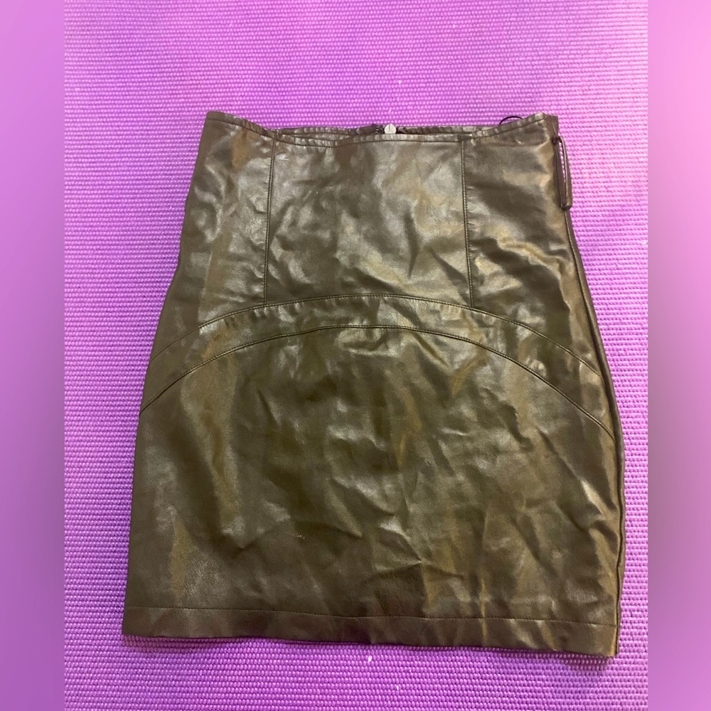 *NWOT* faux leather skirt
